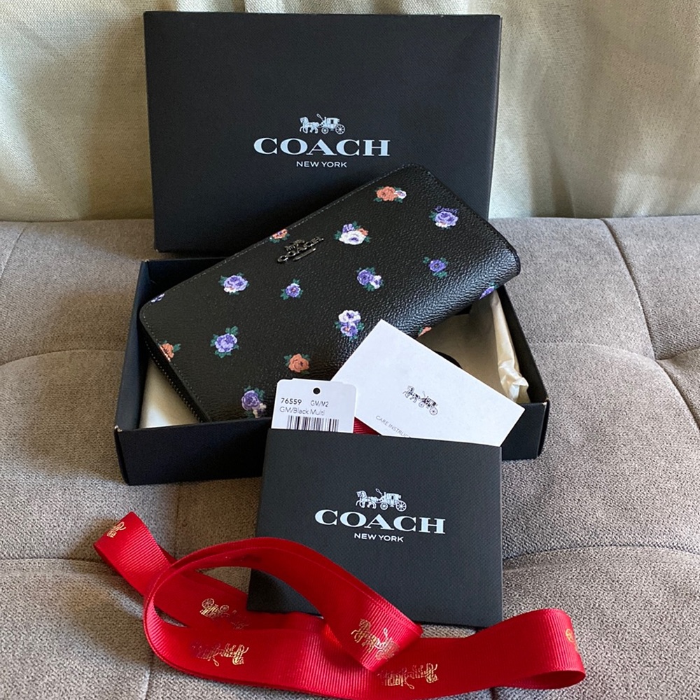 Coach Zippy Wallet